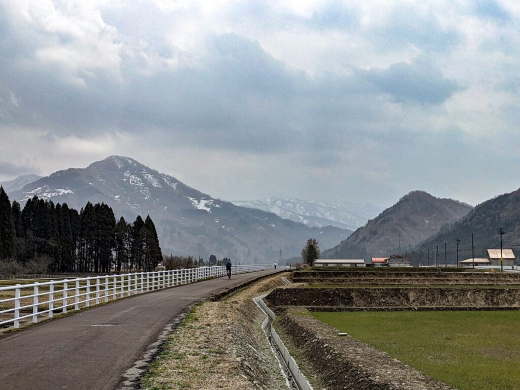 Cycling the Tedori River